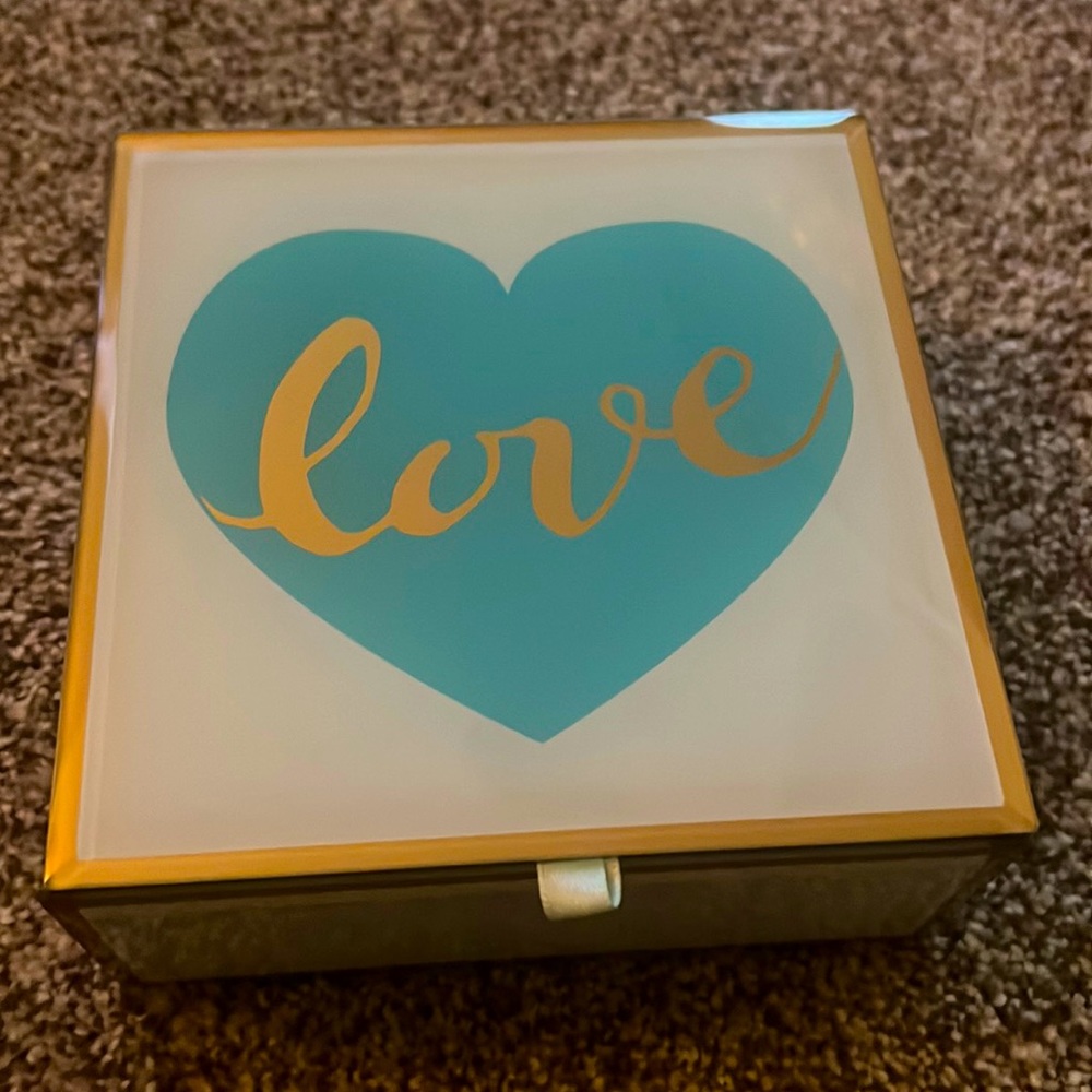 Jewelry box